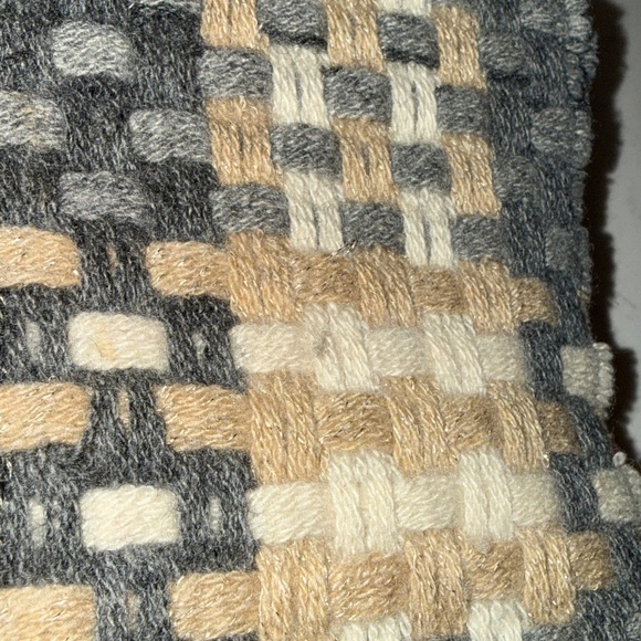 Rare! Burberry cashmere chucky knit gray, tan, cream scarf - Picture 3 of 7